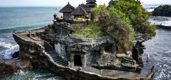 the popular Tanah Lot Templeour