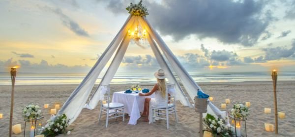 Beachside Candlelight Dinner